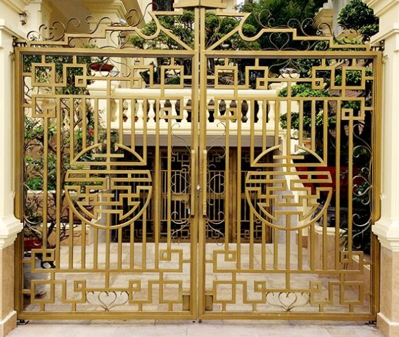 cổng nhà làm từ inox vàng